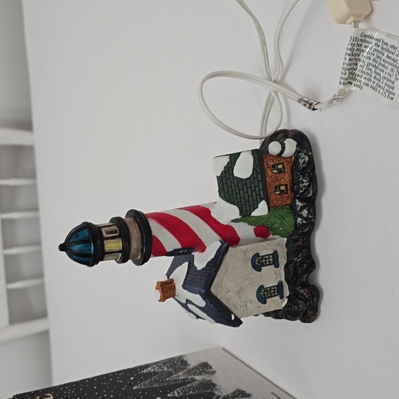 1999 Victorian Village Collectibles Lighted Barnacle Lighthouse Handpainted - Picture 6 of 13
